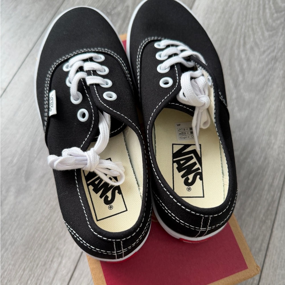 Vans Authentic Lowpro Women’s Shoes New in Box Black, Size 6 - Picture 7 of 10